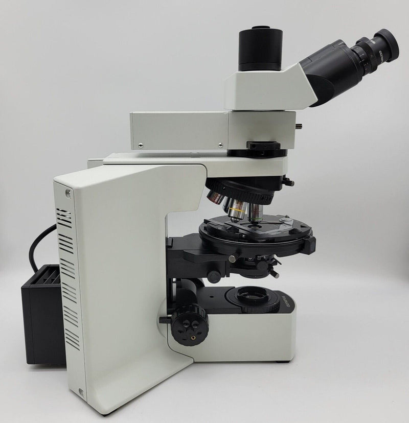 Why do polarizing microscope use a circular stage and what is a Bertrand lens?