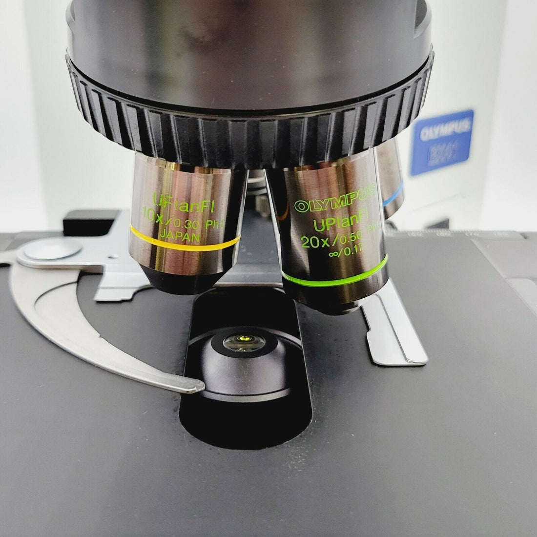 How does a Phase Contrast Microscope work?