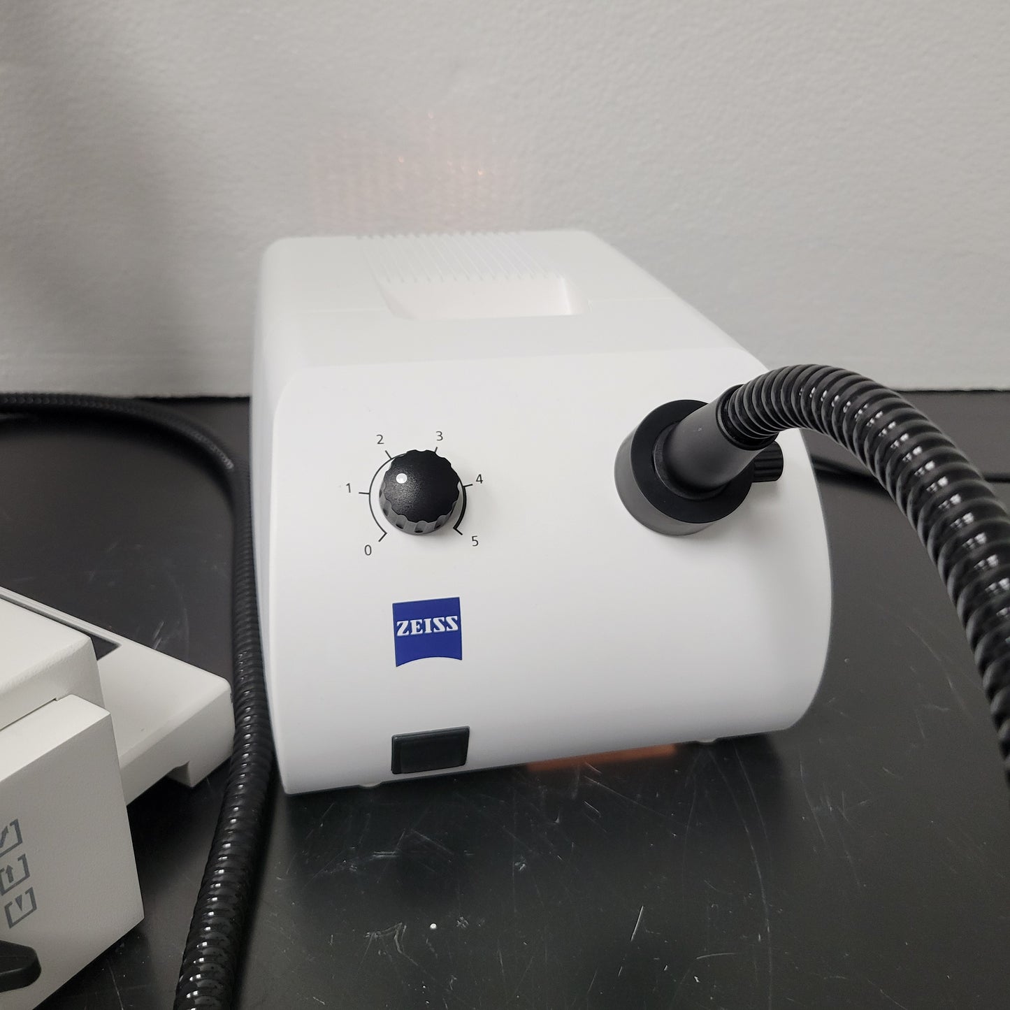 Zeiss Stereo Microscope Discovery.V8 with Transmitted Light Stand & 3 Objectives