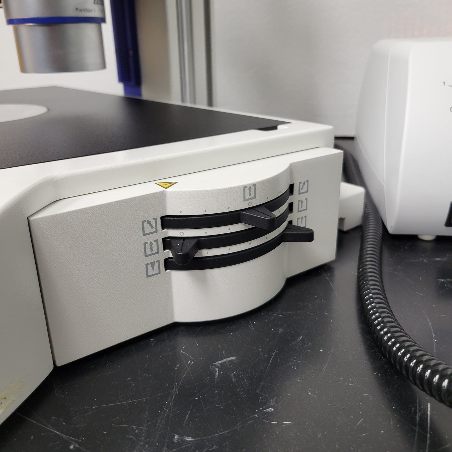 Zeiss Stereo Microscope Discovery.V8 with Transmitted Light Stand & 3 Objectives