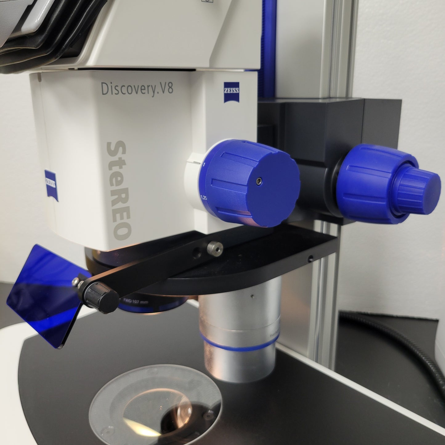 Zeiss Stereo Microscope Discovery.V8 with Transmitted Light Stand & 3 Objectives