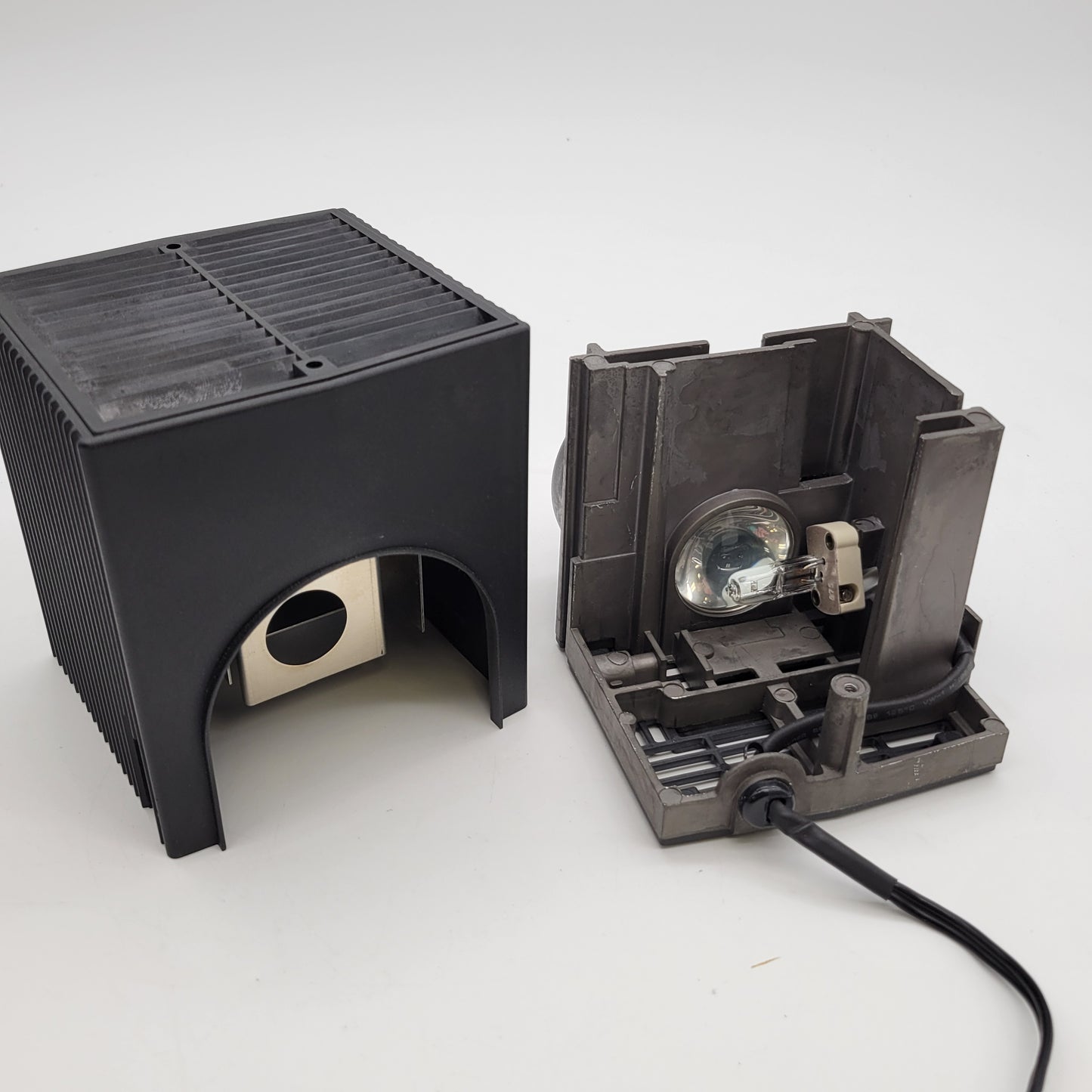 Leica Microscope 12V 100W Halogen Lamphouse 11504103 - microscopemarketplace