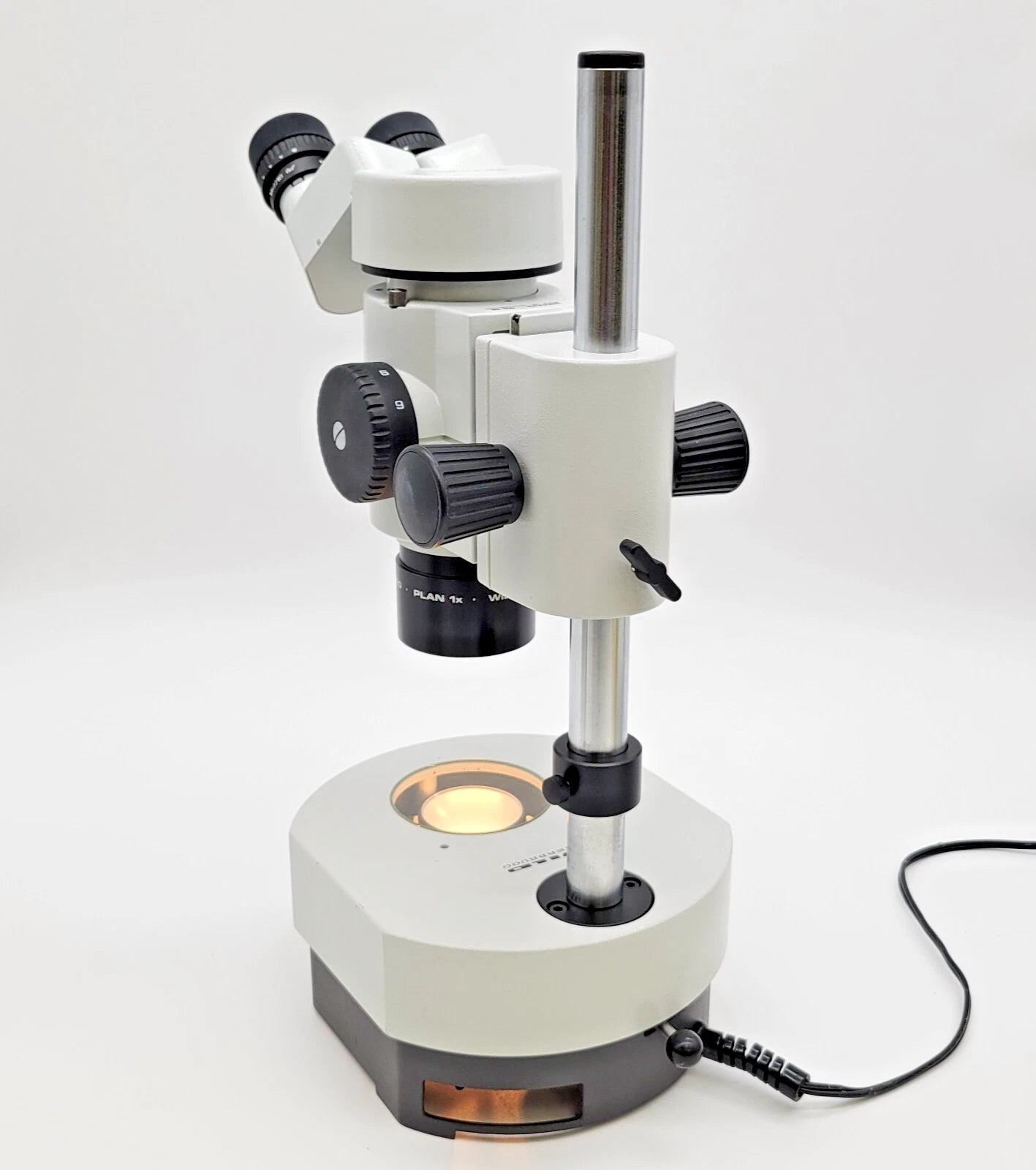 Wild M8 Stereo Microscope with BF/DF Transmitted Light Base - microscopemarketplace