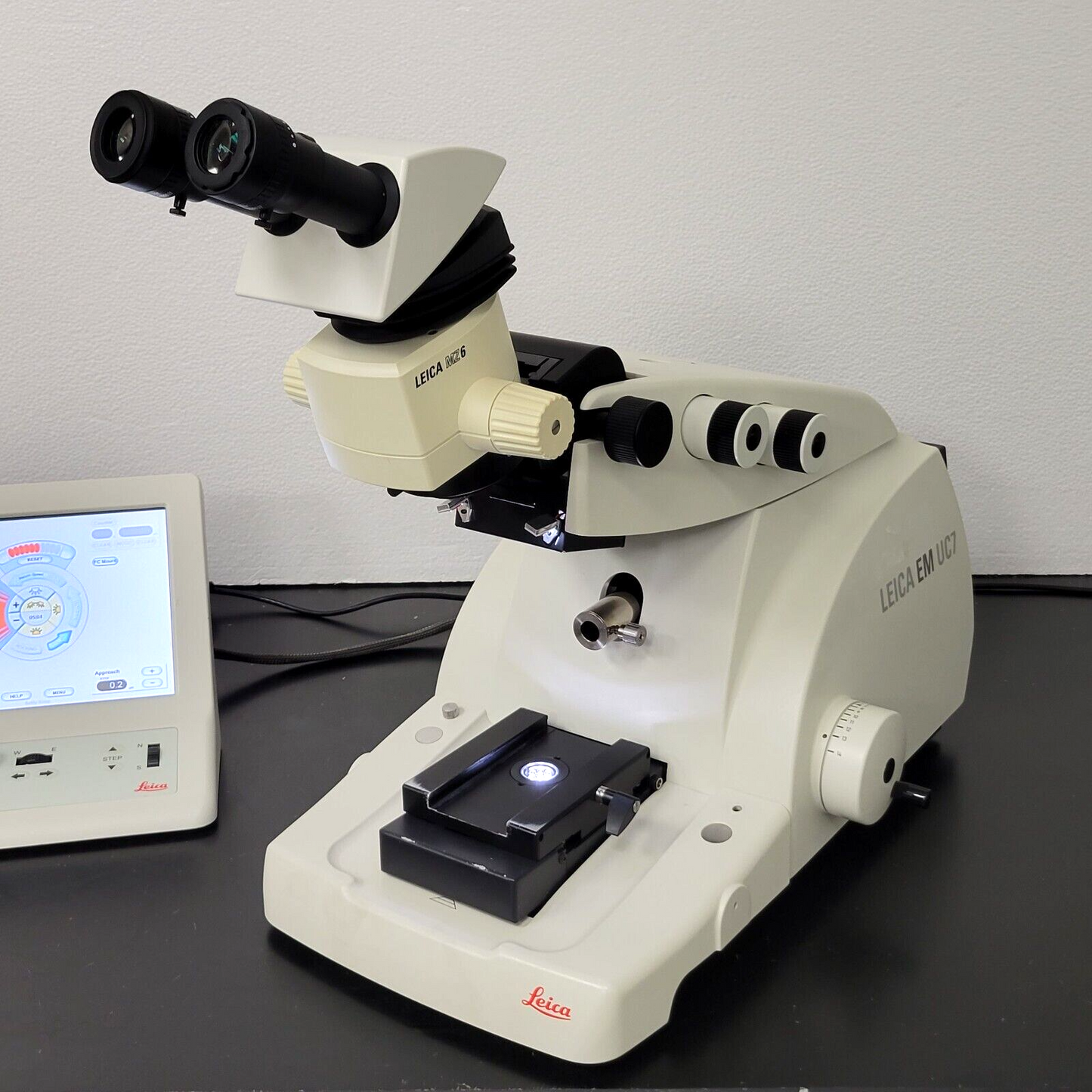 Leica Ultramicrotome EM UC7 with MZ6 Pod and Tilting Binocular Head - microscopemarketplace