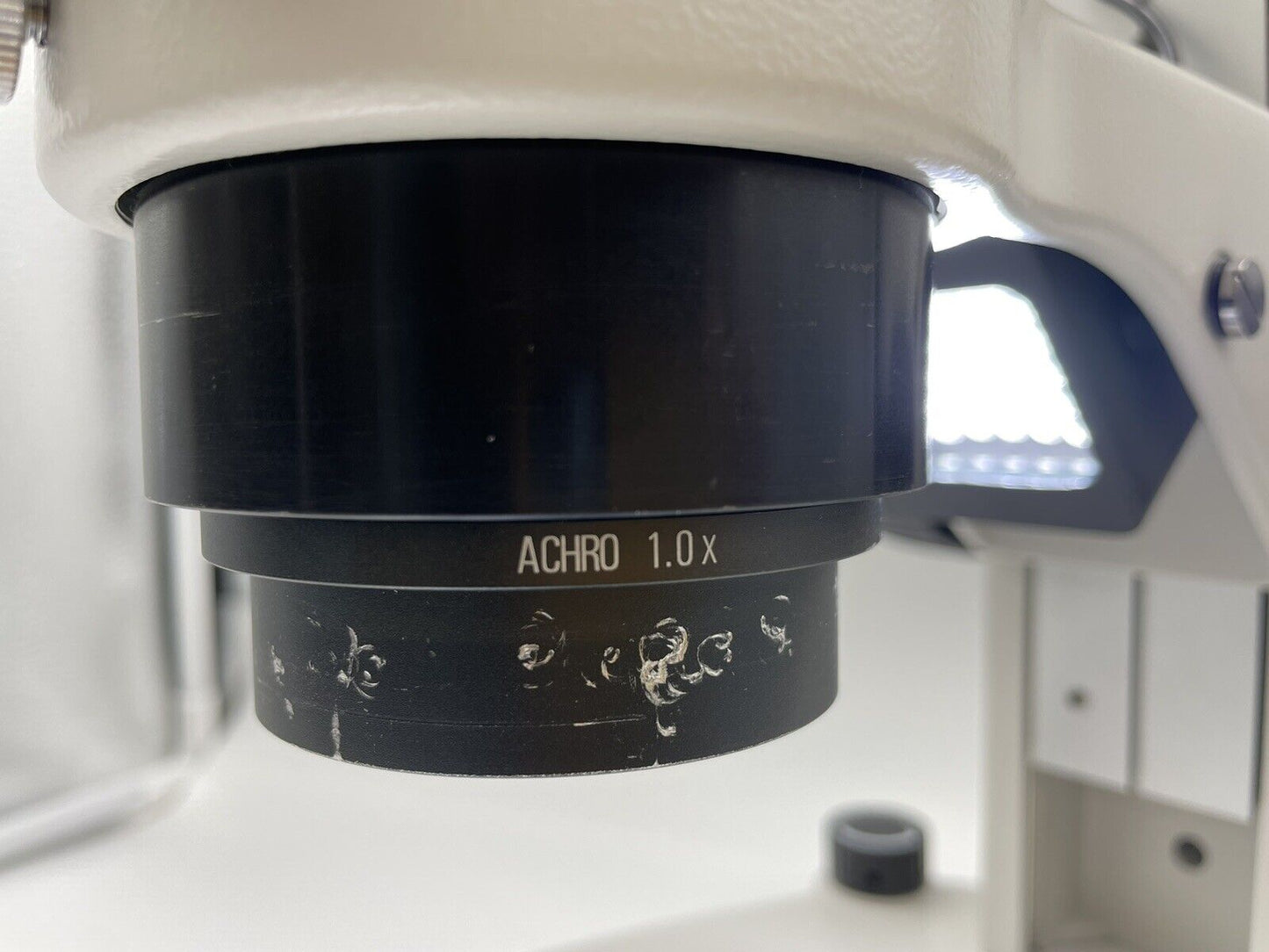 Leica Stereo Microscope M80 with Transmitted & Reflected Light Stand - microscopemarketplace