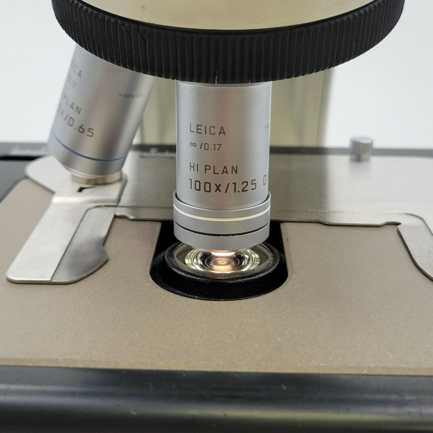 Leica Microscope DM1000 with Binocular Head and 4x, 10x, 40x, 100x Objectives - microscopemarketplace